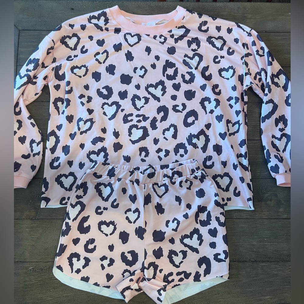 Pink lily pj set, never worn